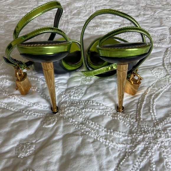 TOM FORD Green 90 Metallic Leather Padlock Sandals - Picture 7 of 12